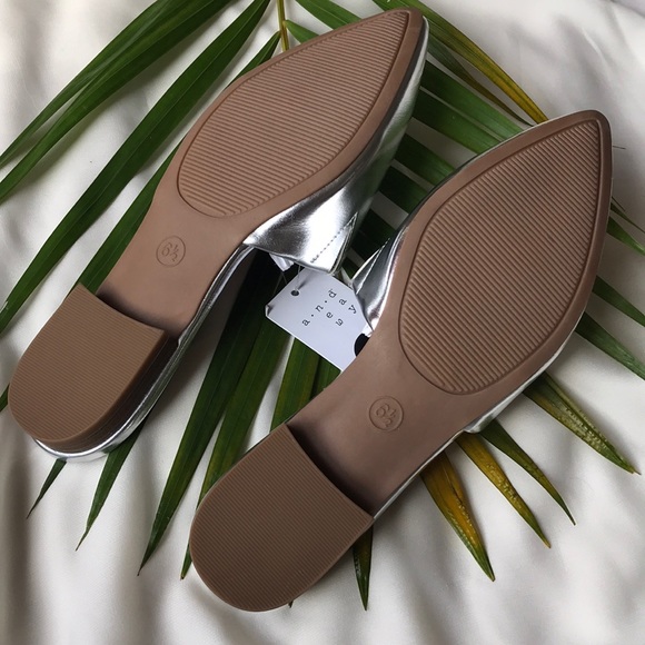 Last Pair Women's Junebug Mules - Picture 2 of 3